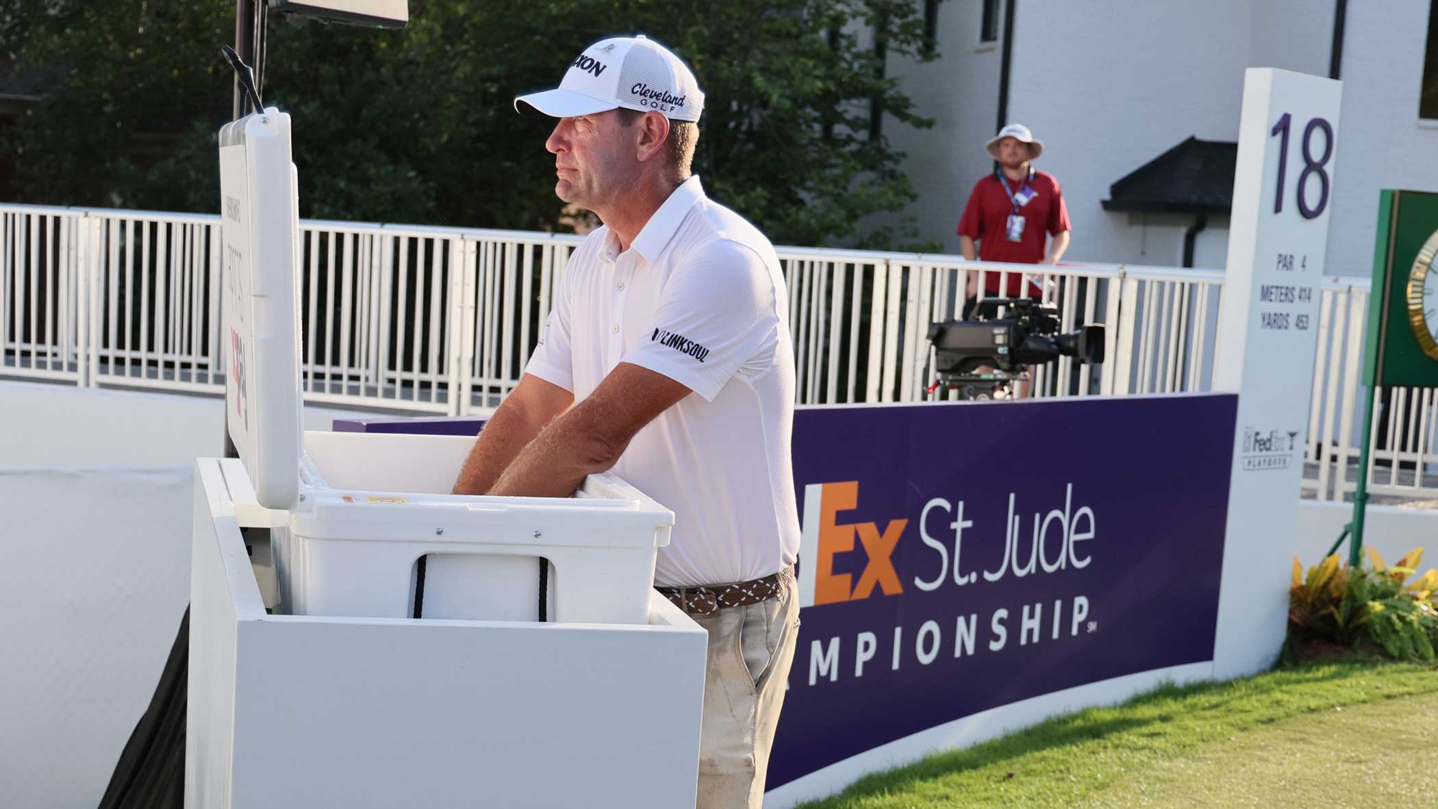 lucas glover dunking hands in cooler