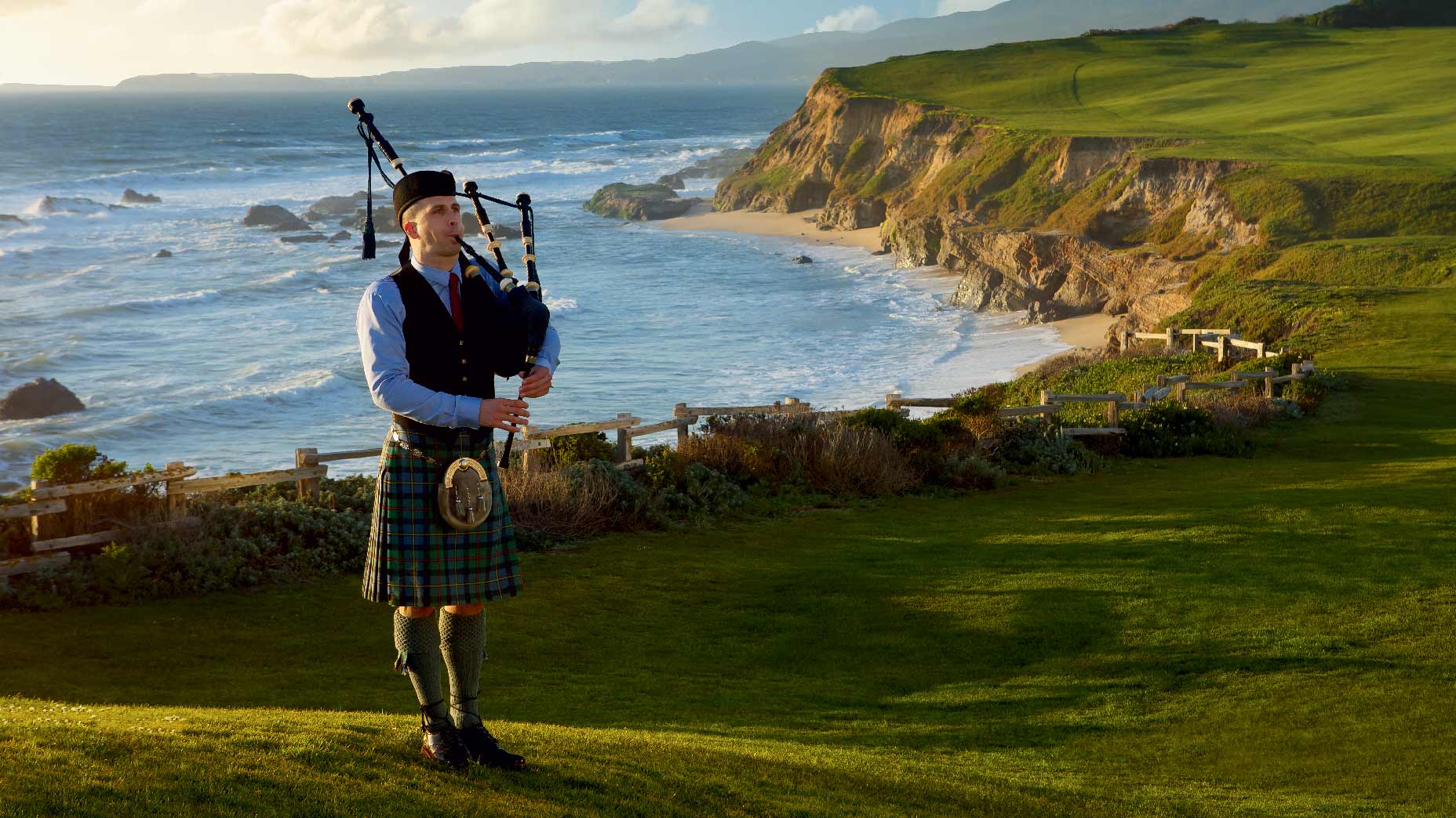 Ritz Carlton Half Moon Bay features extravagant ocean views