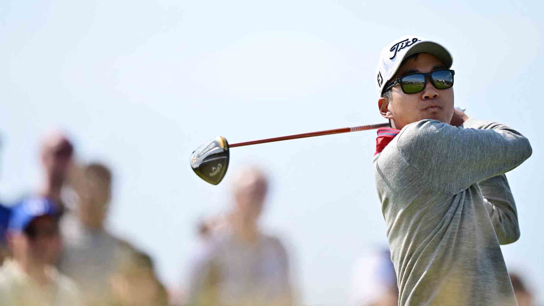 Tour pro posts to Twitter. And a great course-management debate reopens