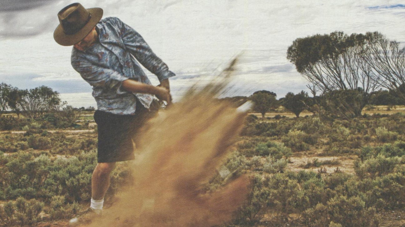 The author playing the Nullarbor Links