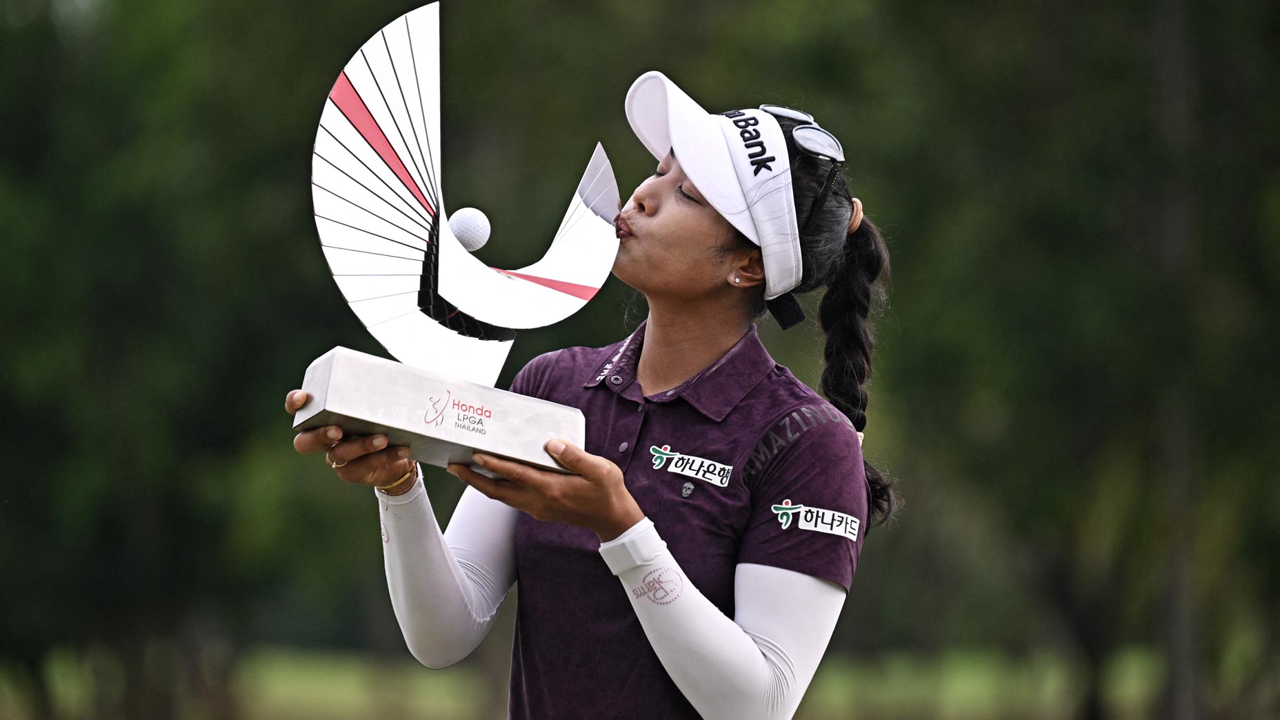 Patty Tavatanakit kisses Honda LPGA Classic trophy after winning in 2024.