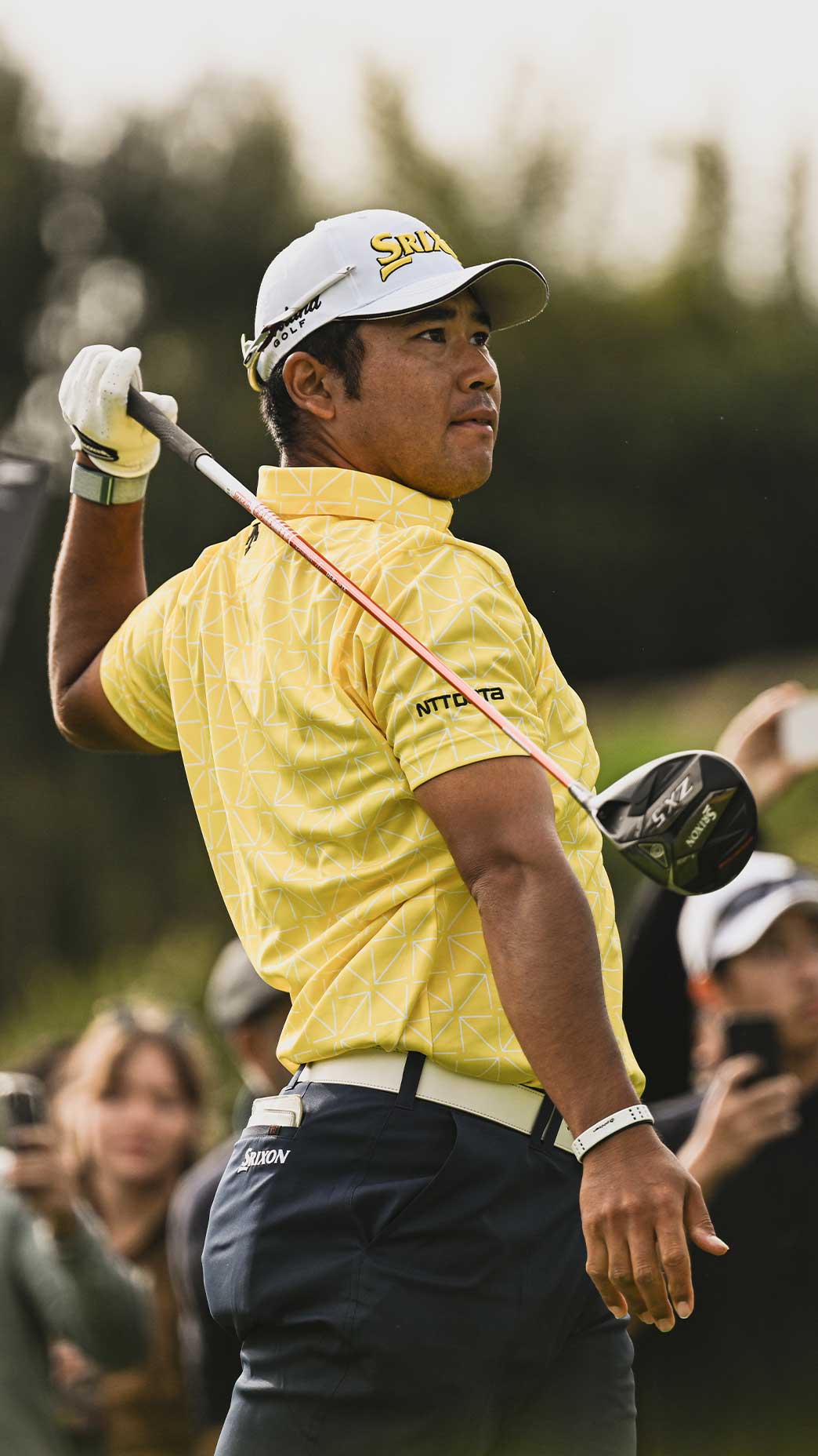 Hideki Matsuyama hits shot and grimaces