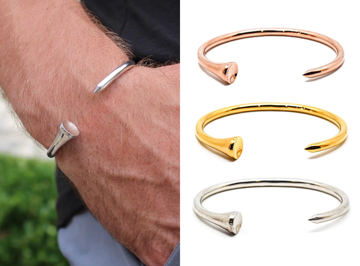 The Omega Cuff for the pro, the weekend player, and everyone connected to a golf community lifestyle. The men’s Member bracelet is available in Sterling Silver and Gold precious metal finishes and is stylishly crafted in the form of a tee —customizable to be a fit as the finishing touch on your personal style.