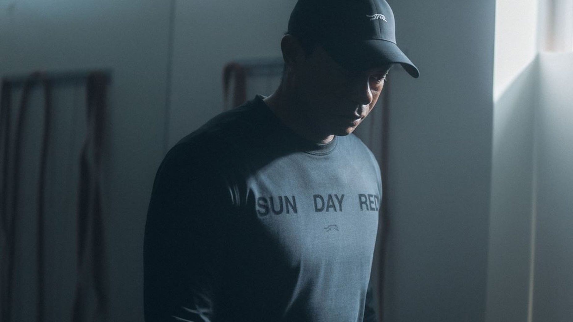 tiger woods sun day red