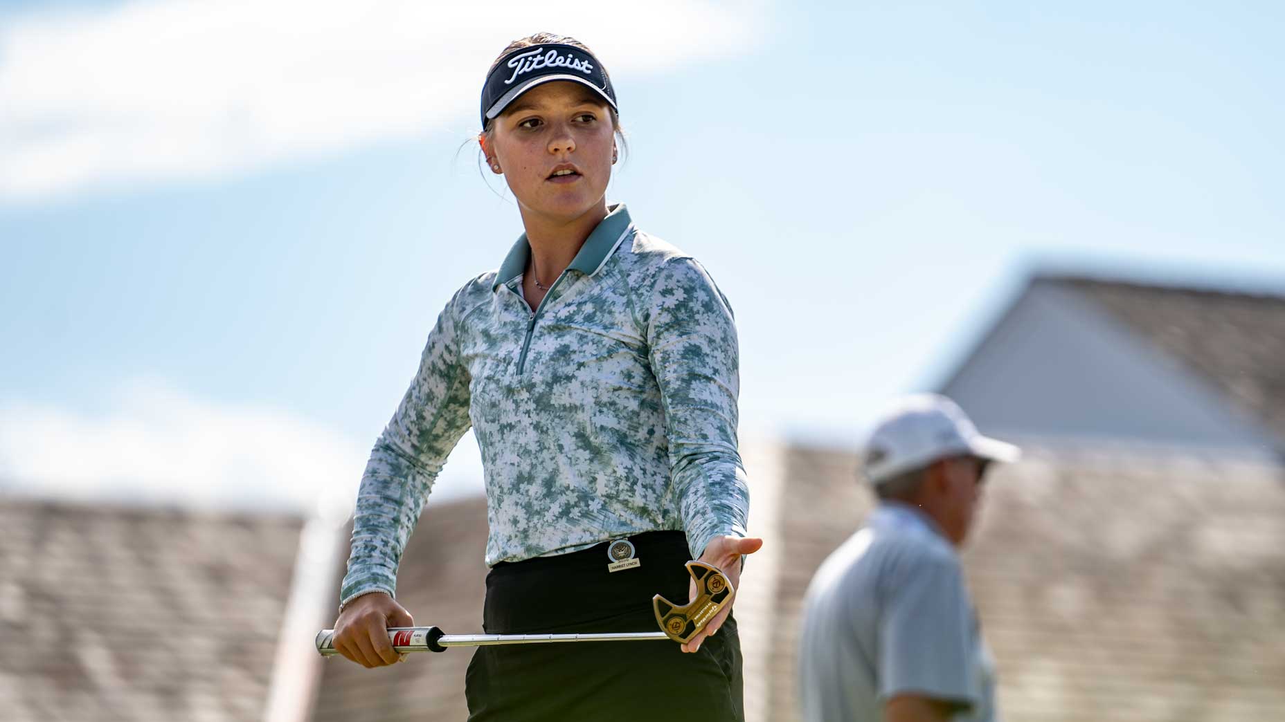 Harriet Lynch practices putting at the U.S. Women's Open.