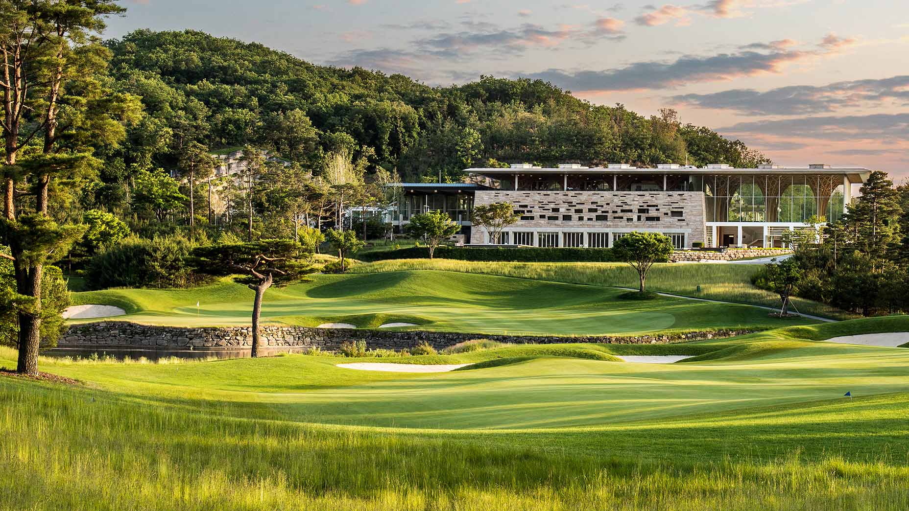 Inside the unique tradition of golf's liveliest lunch break
