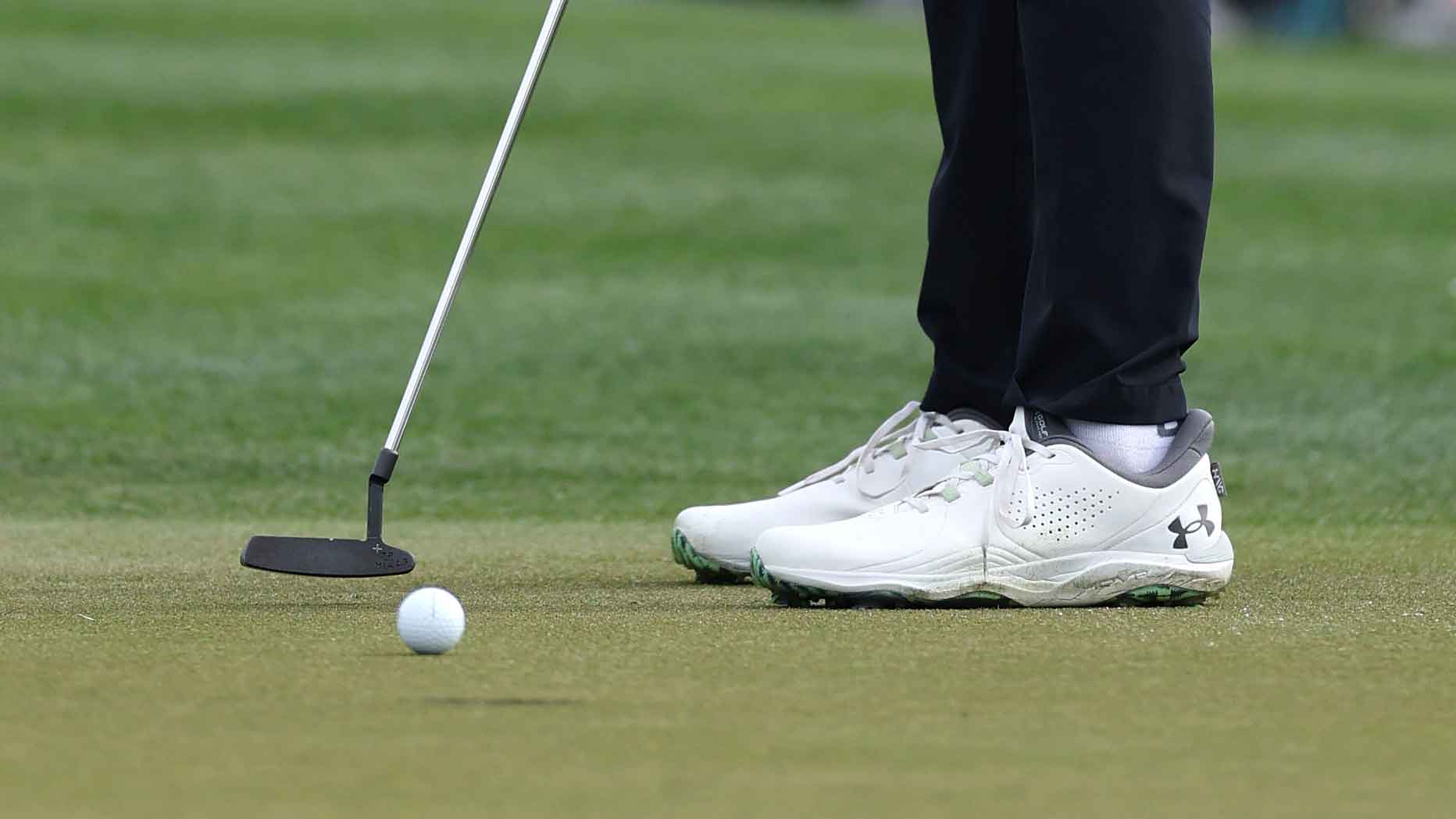 jordan spieth with new putter at wm phoenix open