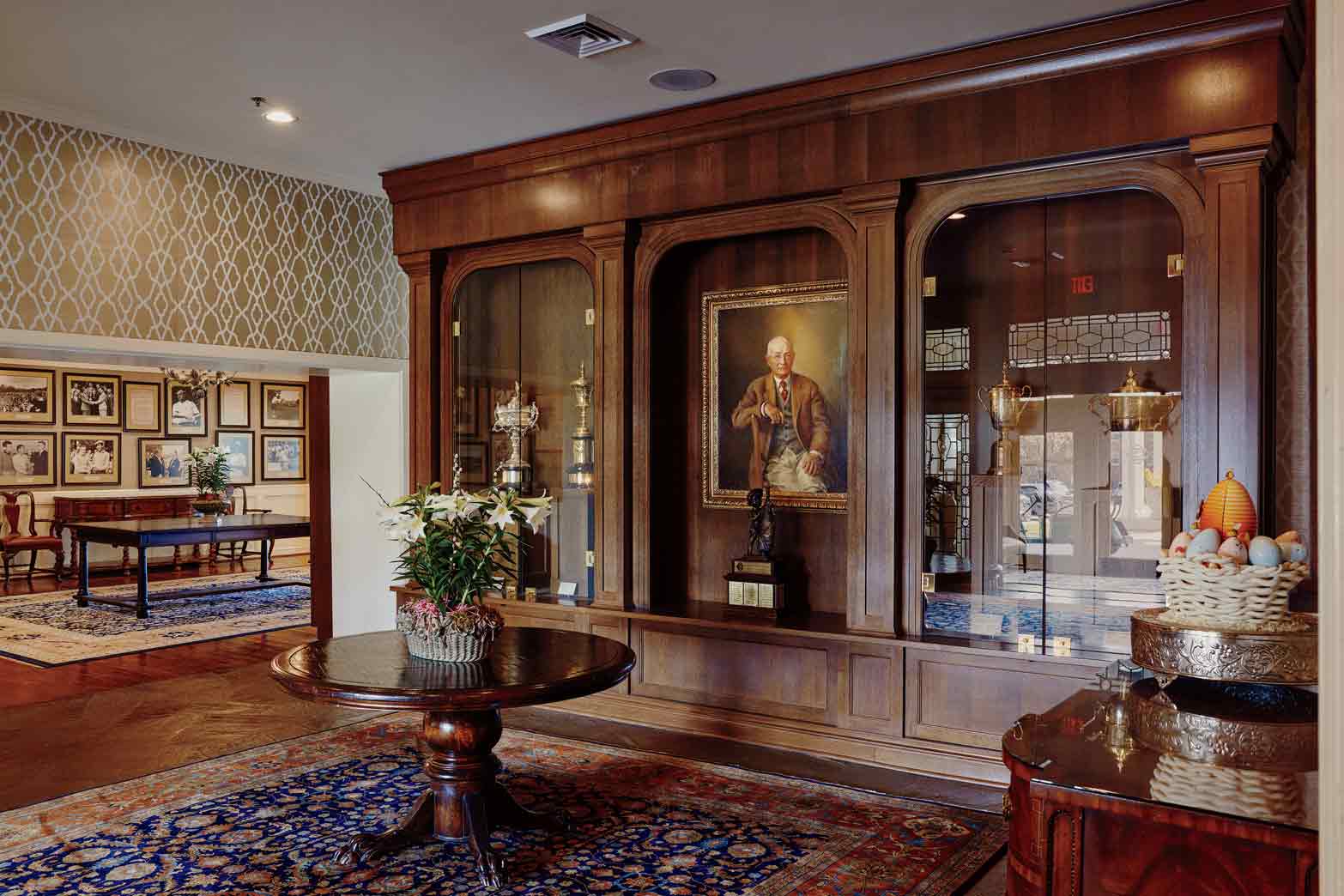 Oakmont’s clubhouse is a window into one of American golf ’s most consequential families.