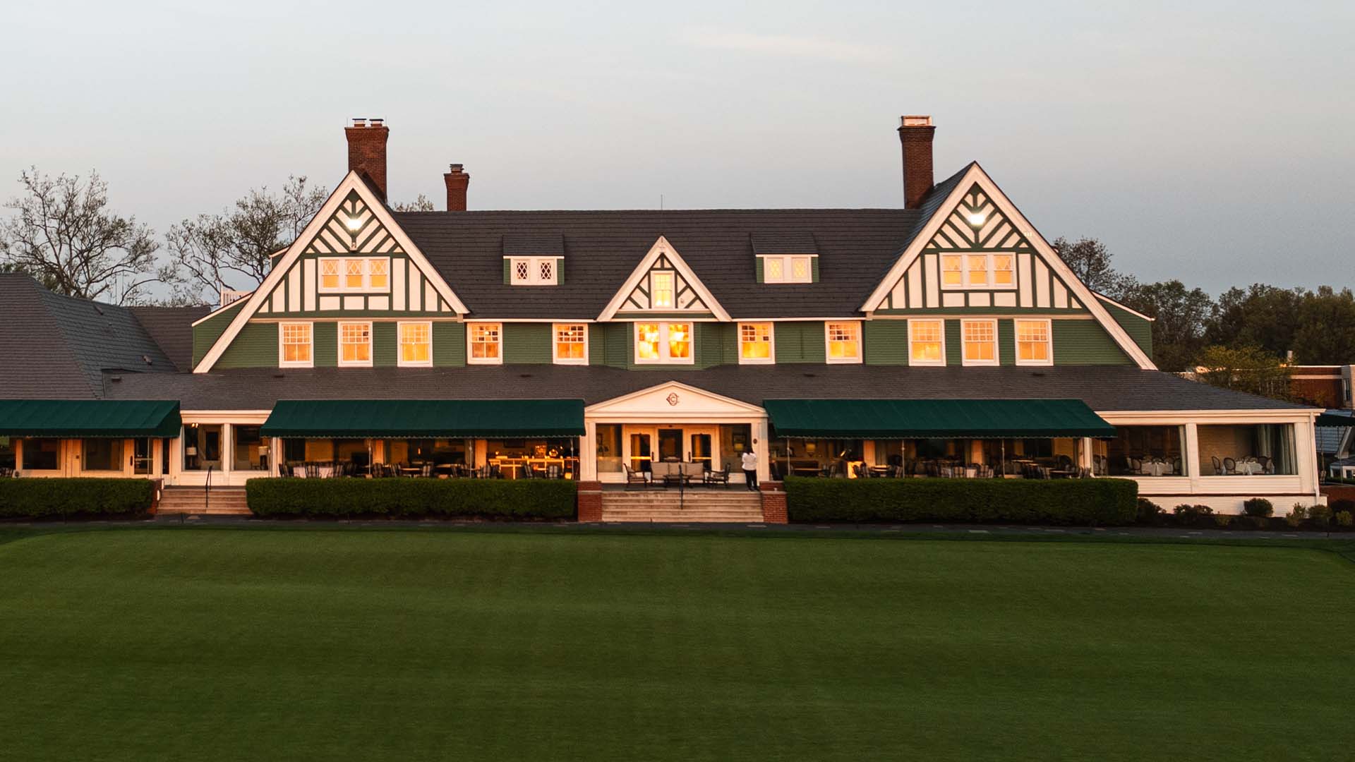 oakmont clubhouse