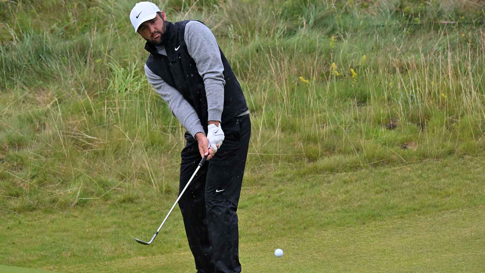 scottie scheffler hits a bump-and-run during the 2025 open championship