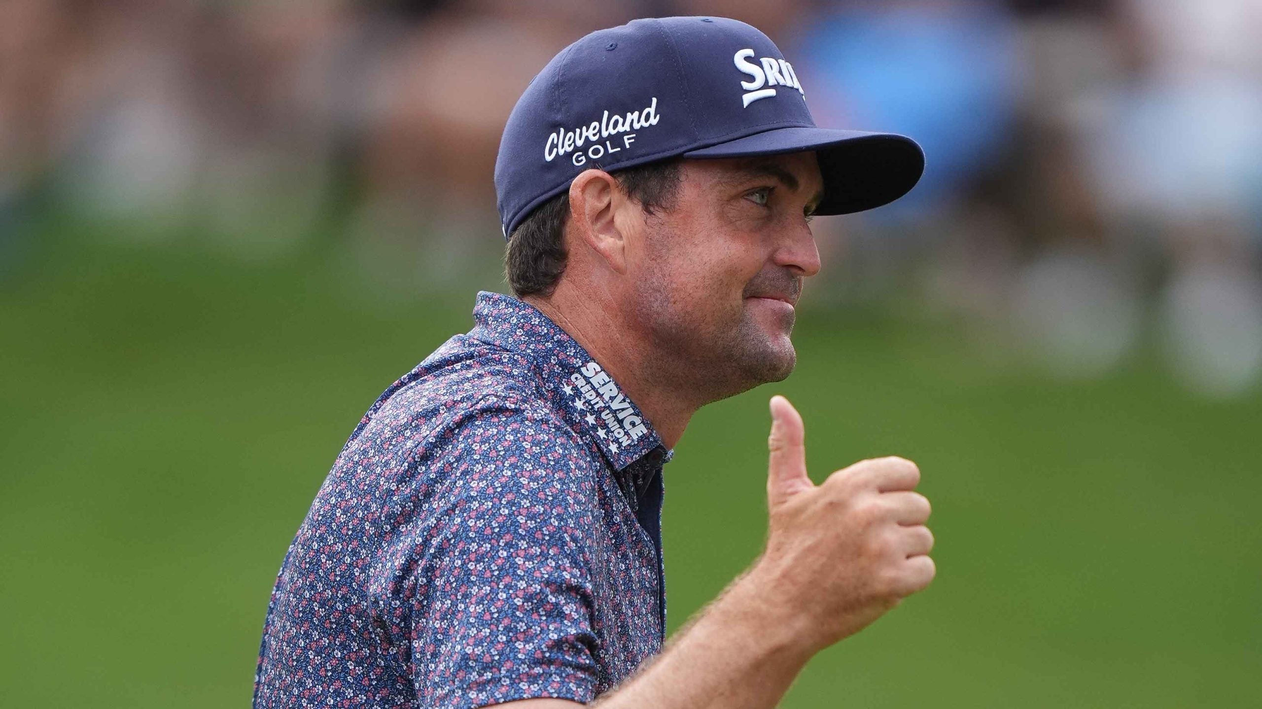 keegan bradley giving a thumbs-up sign