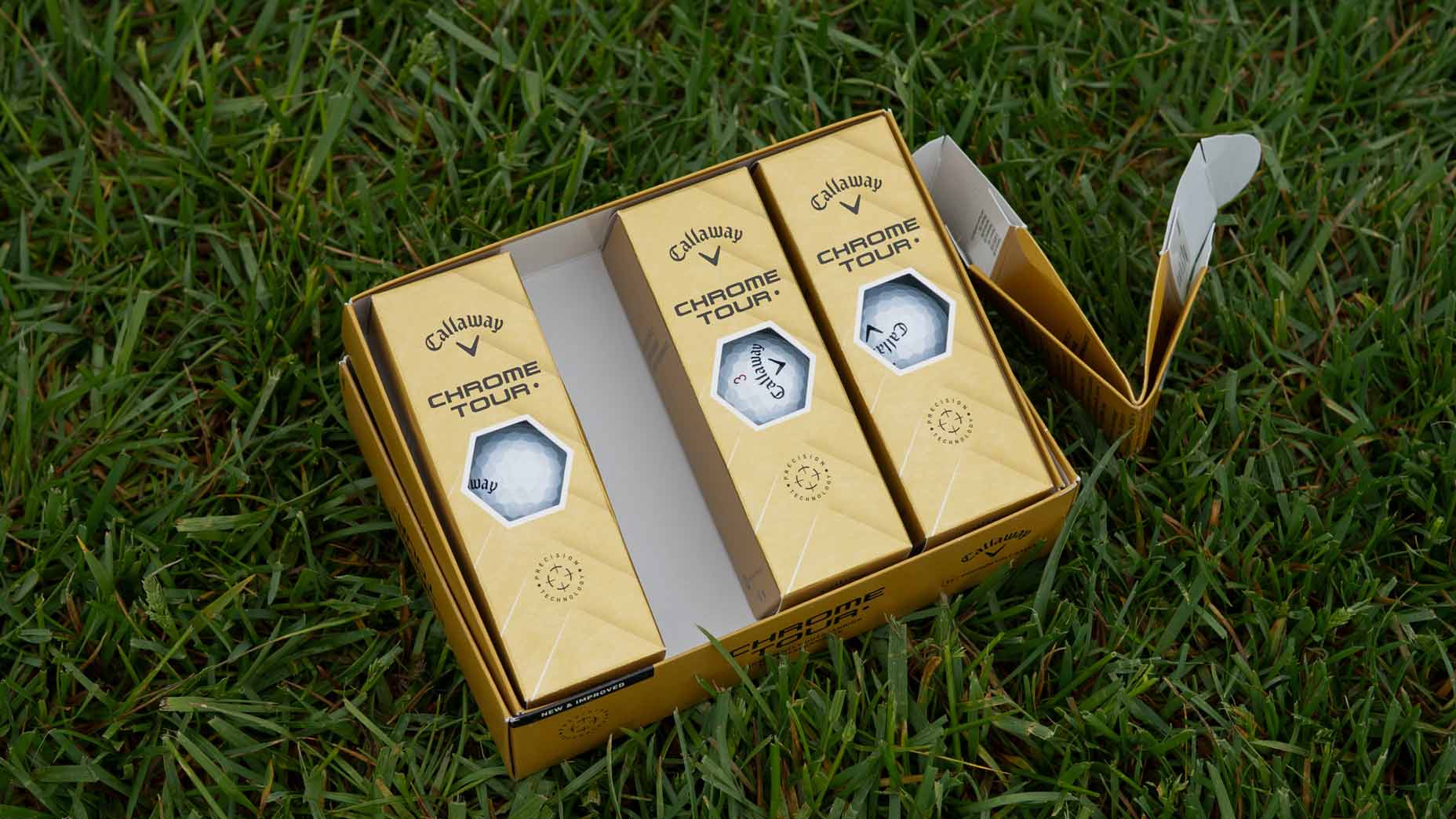 Alex Noren's Callaway Chrome Tour Dot golf balls.