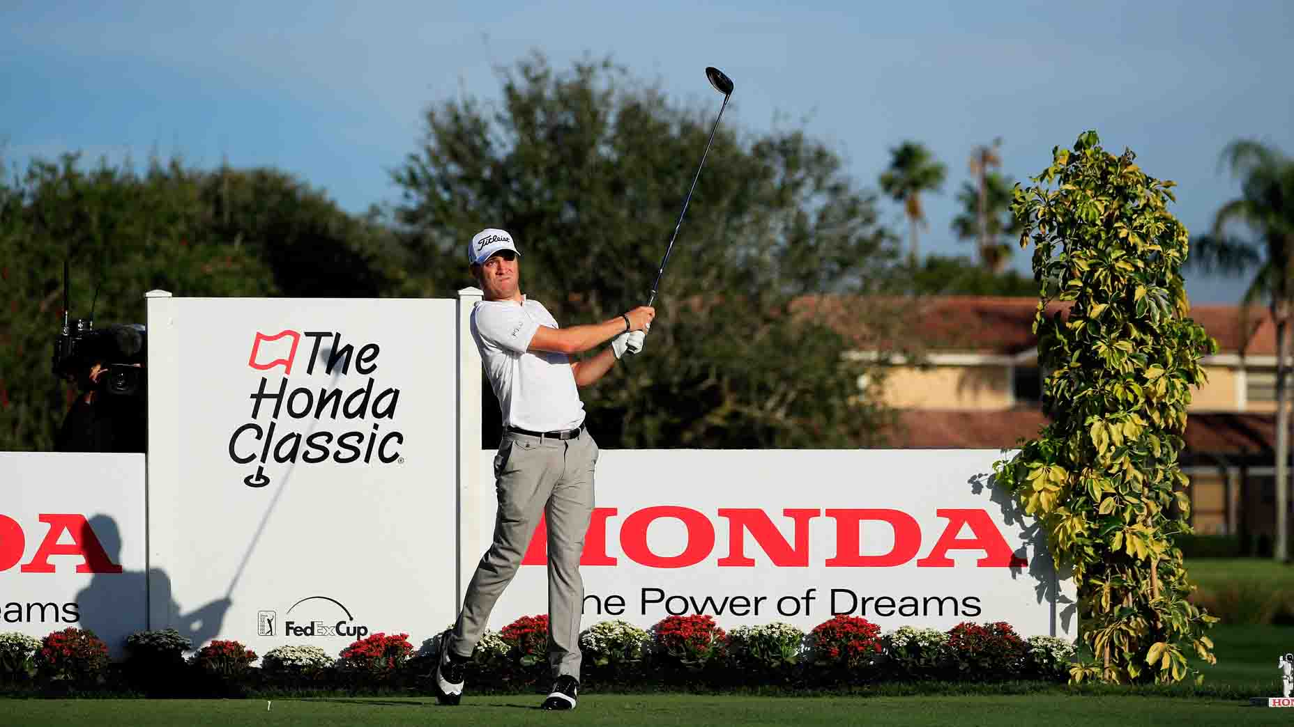 Justin Thomas tees off at the 2017 Honda Classic