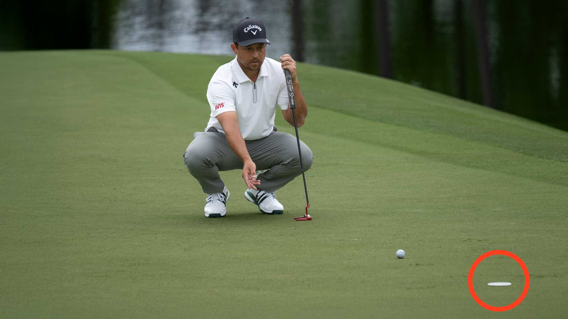 Xander Schauffele lines up a putt