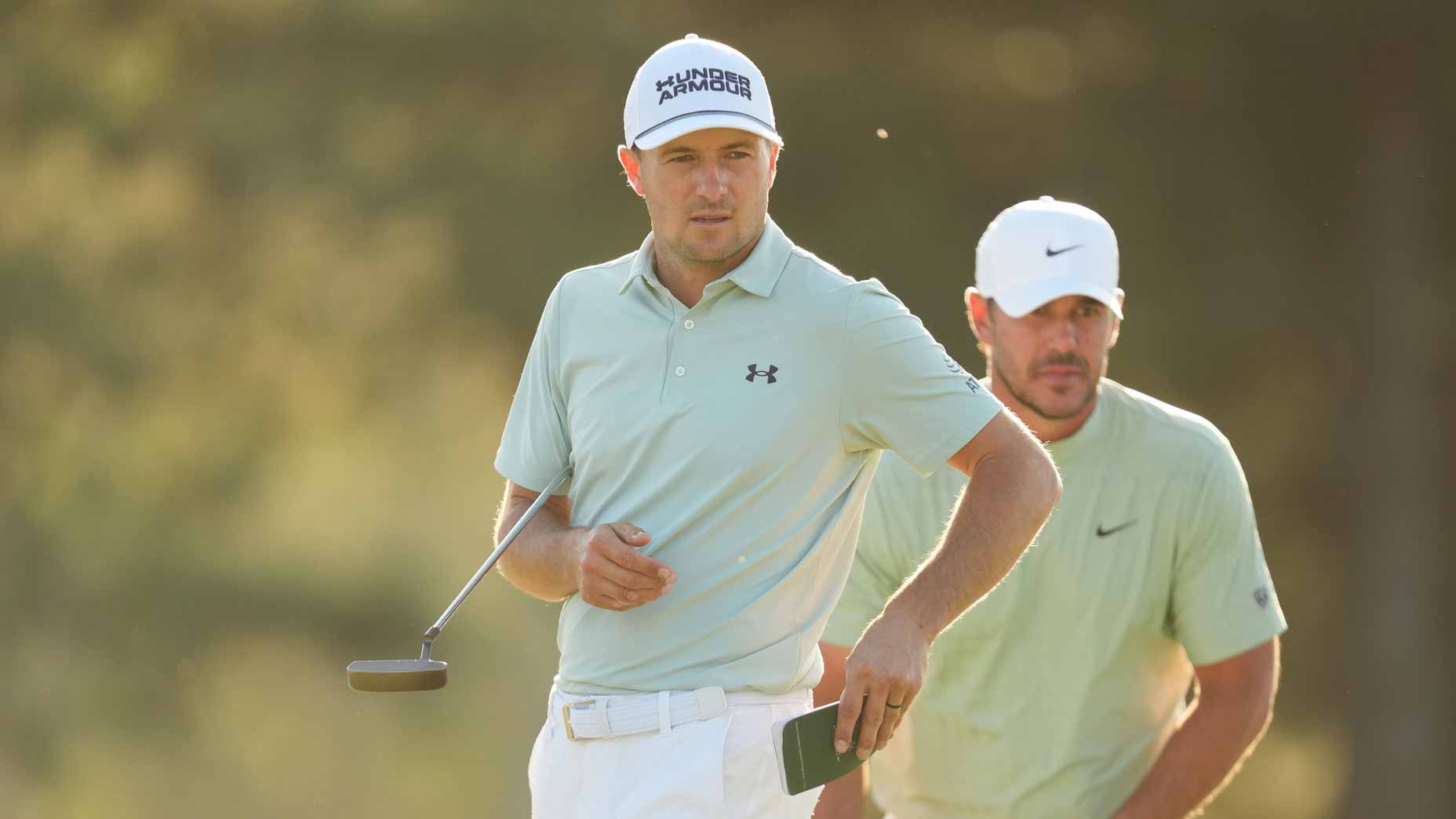 Jordan Spieth holds putter on 17th green during 2026 Masters at Augusta National.