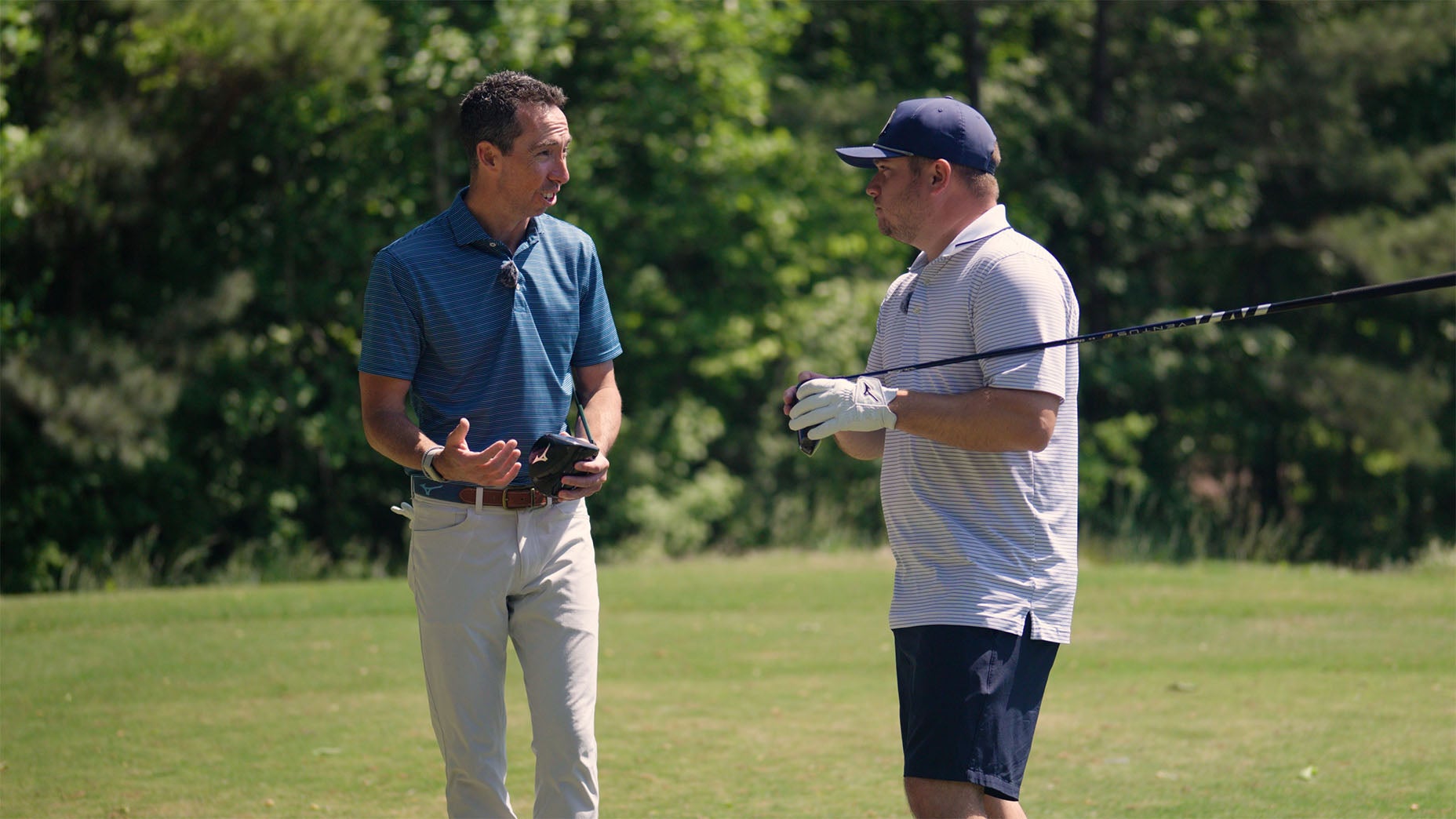 Jake Morrow with Mizuno's Chris Voshall chatting JPX One drivers on course