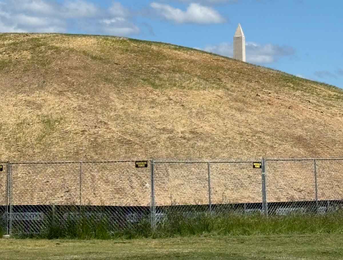 the dirt pile at east potomac golf