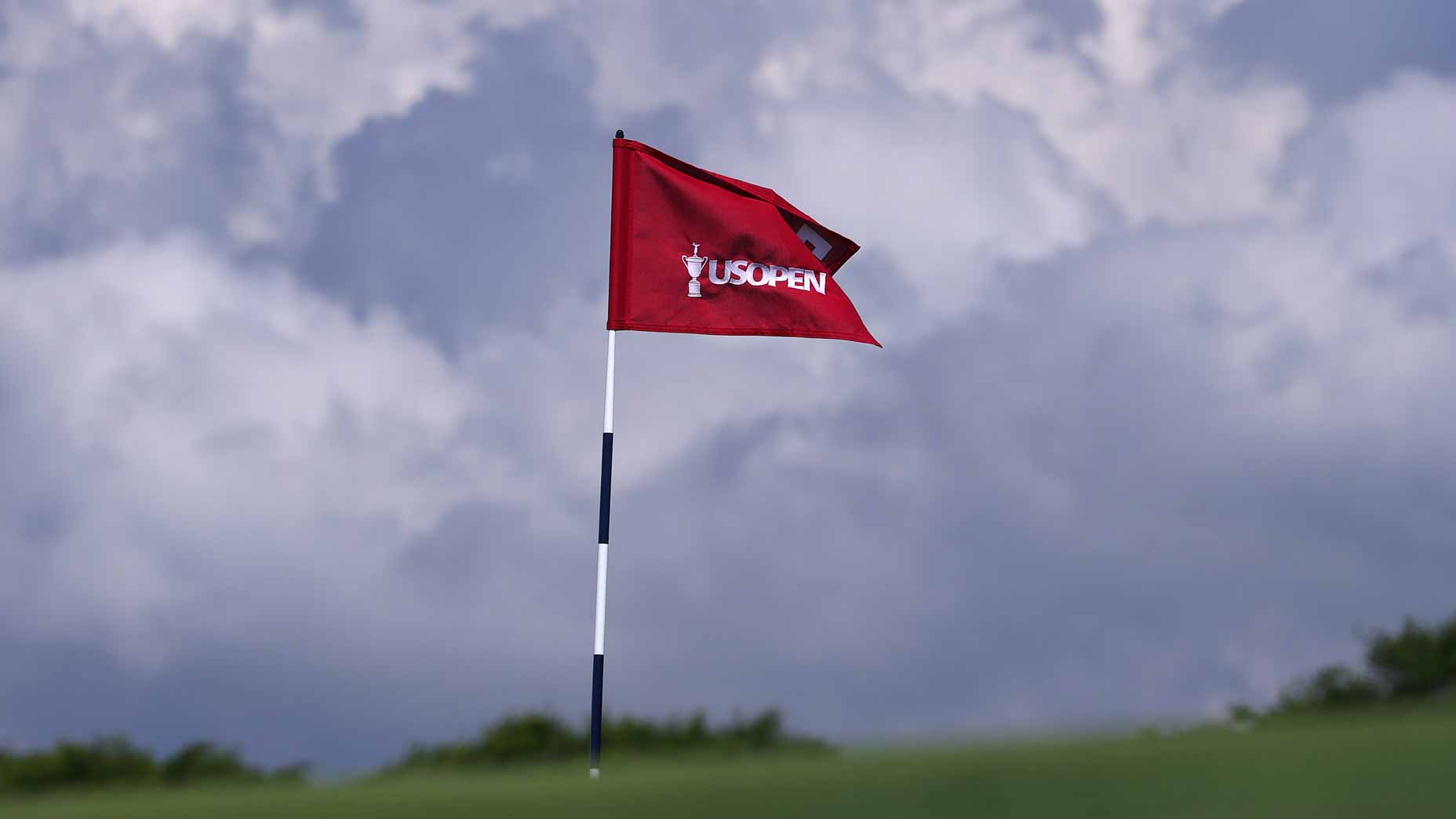 2026 U.S. Open Friday tee times: Red flag on green at Shinnecock Hills.