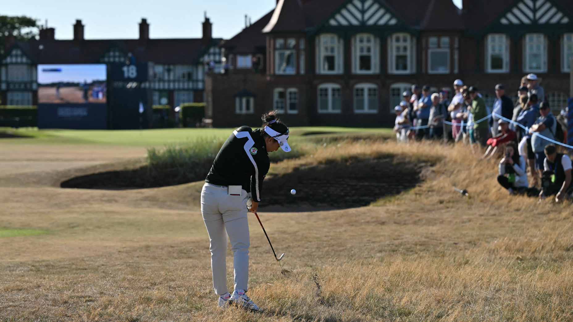 Jeeno Thitikul trying to 'beat the course' in hot Open start