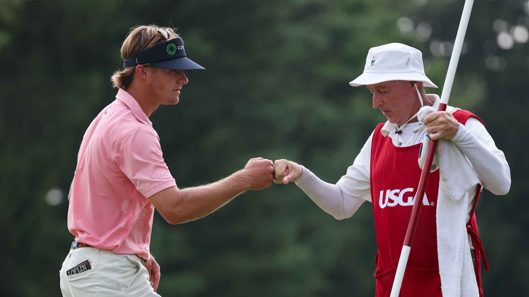 Carter Loflin celebrates with caddie Jack Hopkins at the U.S. Am