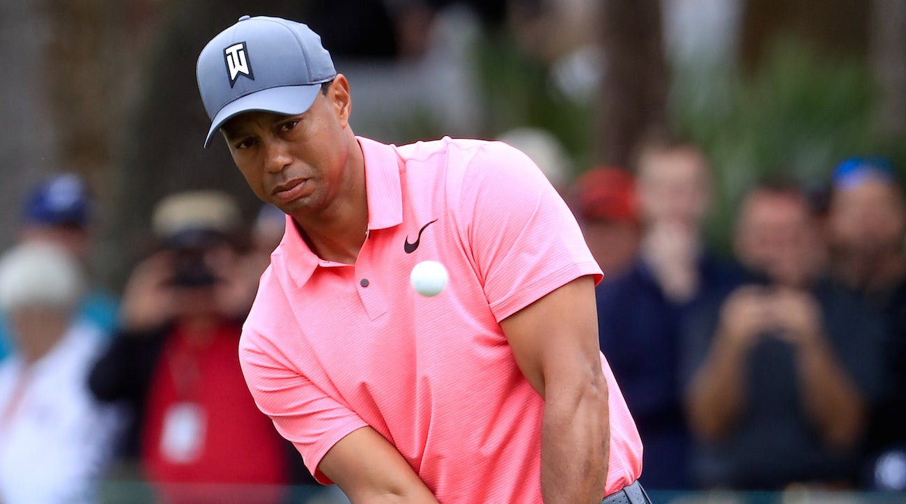 WATCH: Tiger Woods chips in for birdie on No. 9 at Valspar Championship